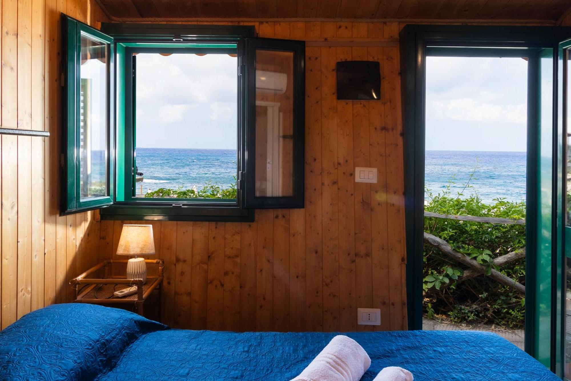 Riva Smeralda Camping Lodge Milazzo Bagian luar foto
