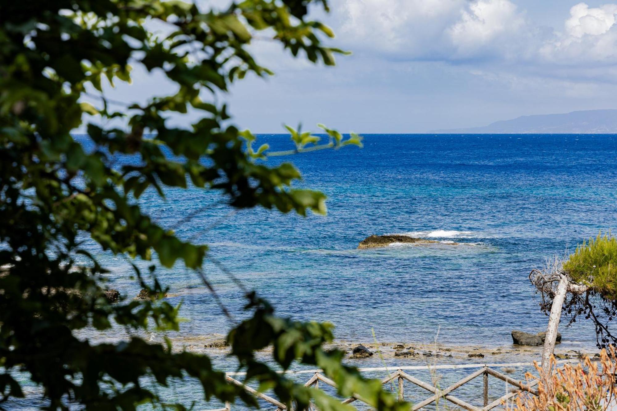 Riva Smeralda Camping Lodge Milazzo Bagian luar foto