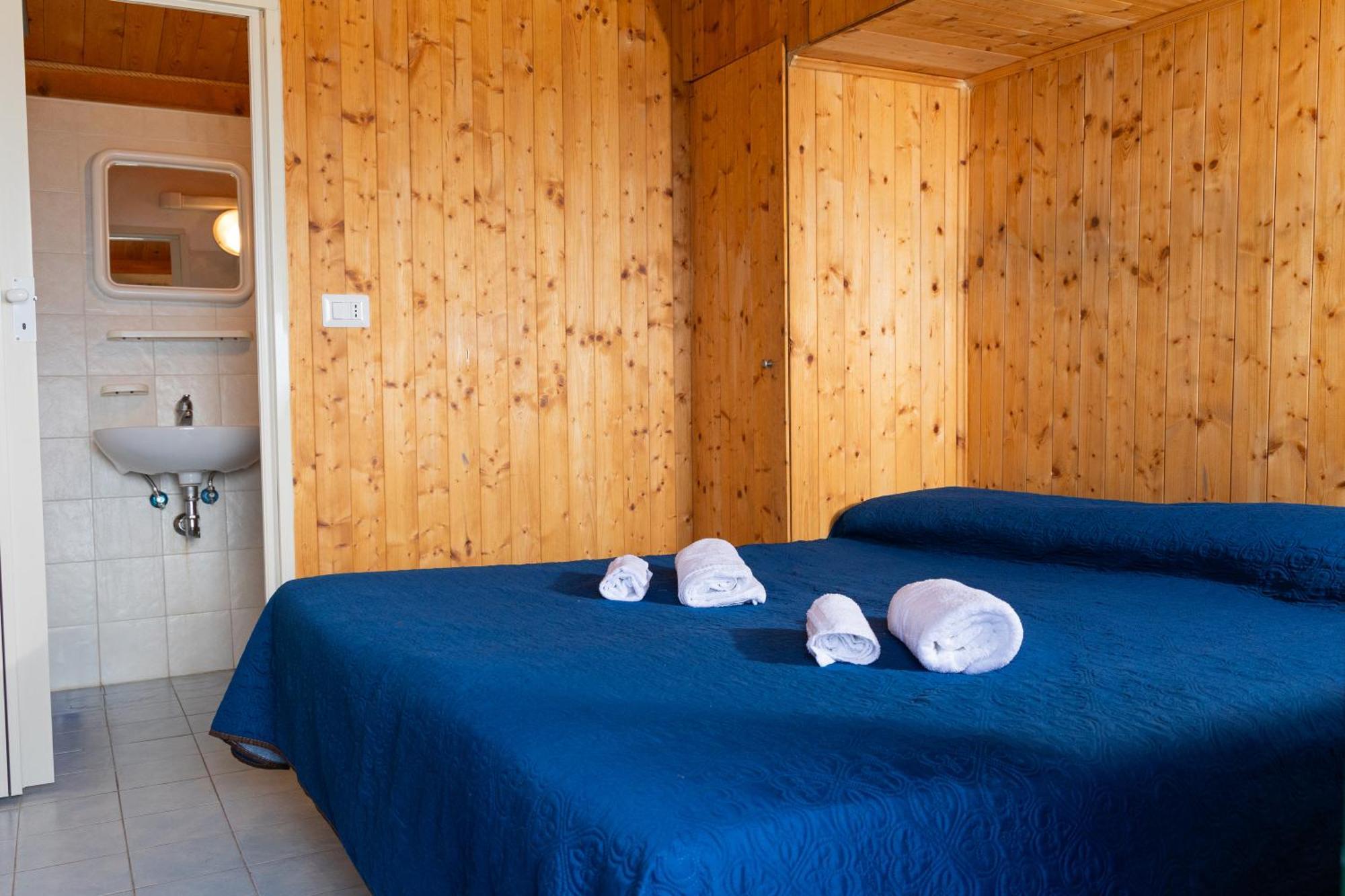 Riva Smeralda Camping Lodge Milazzo Bagian luar foto