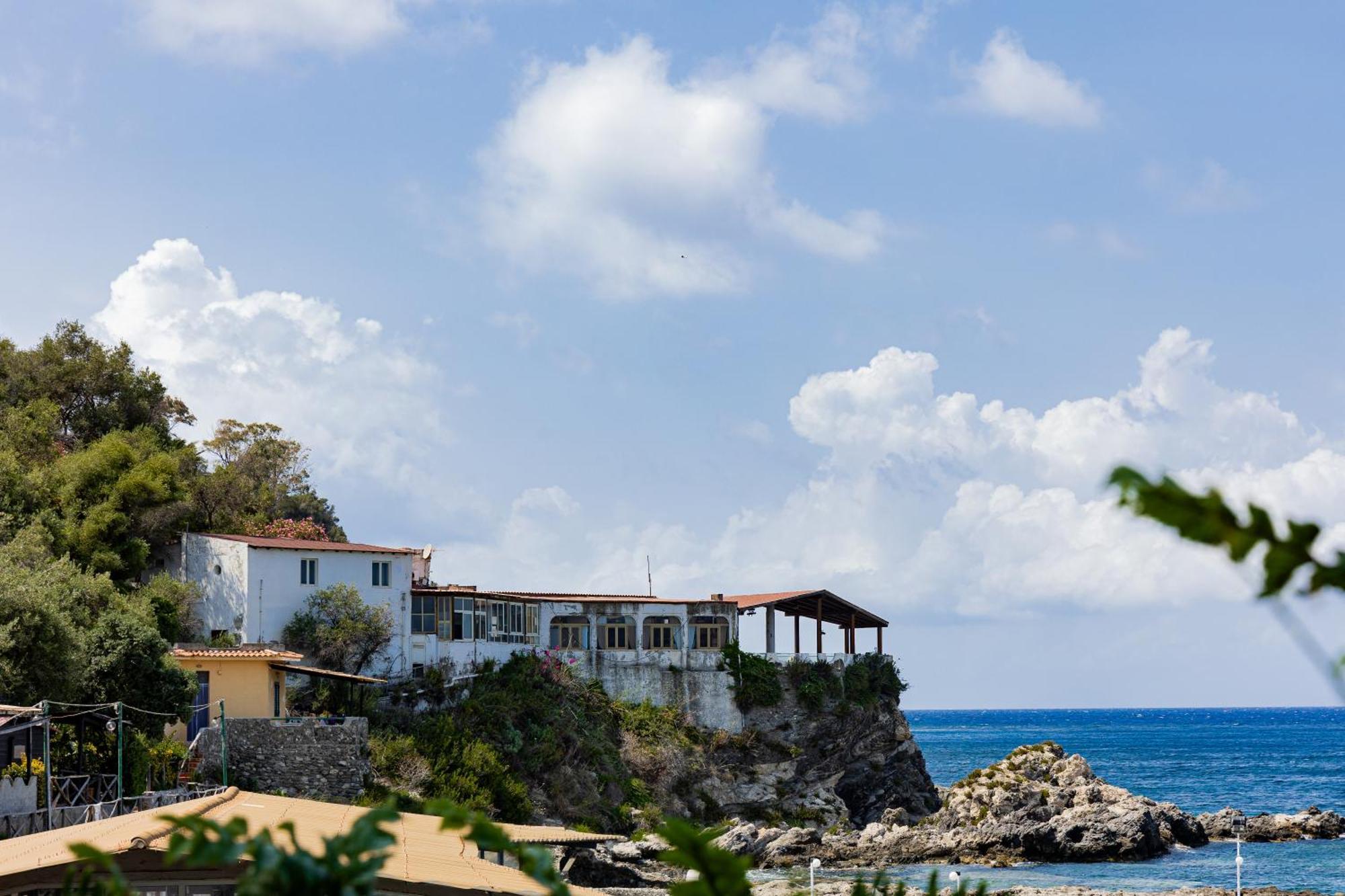 Riva Smeralda Camping Lodge Milazzo Bagian luar foto