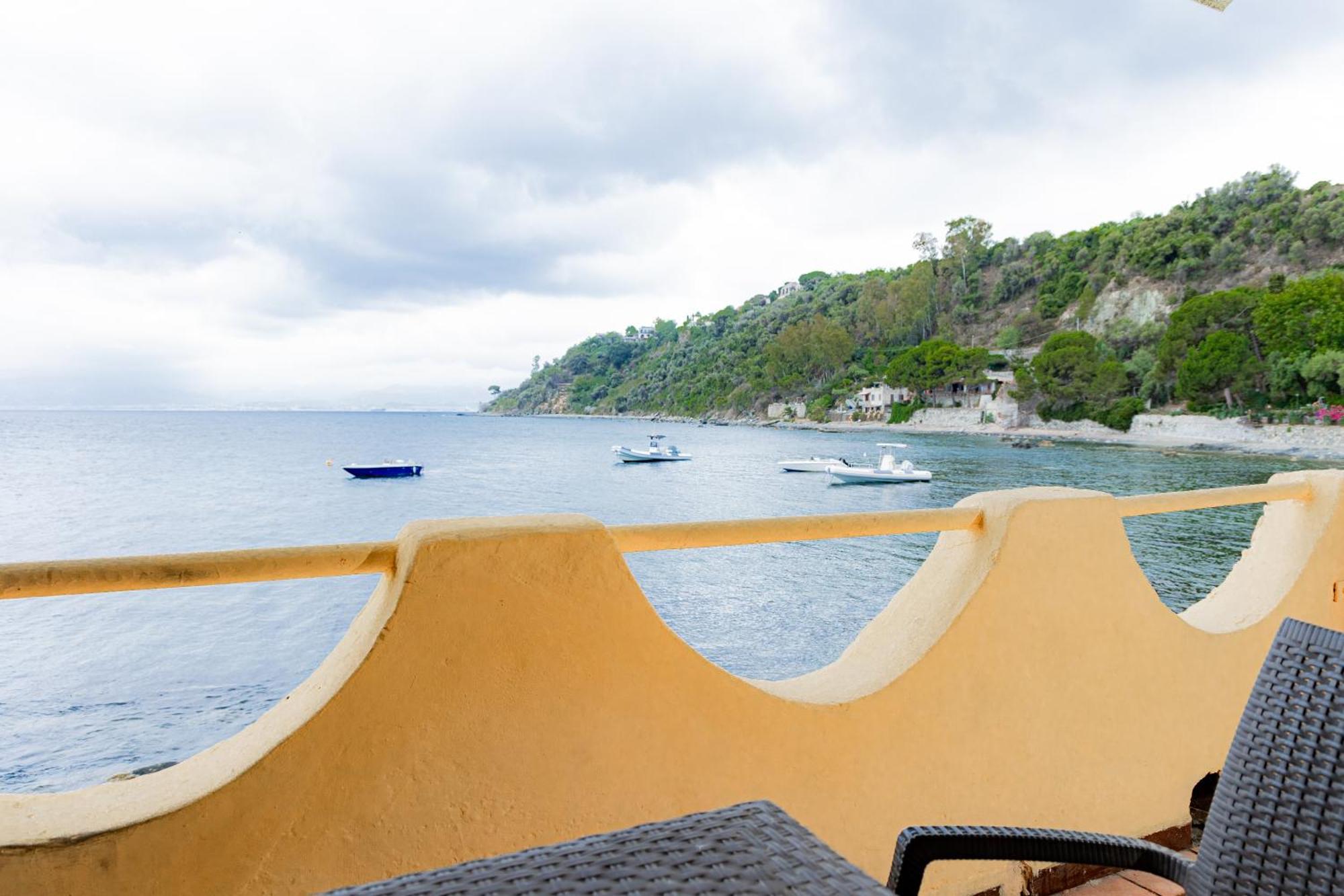 Riva Smeralda Camping Lodge Milazzo Bagian luar foto